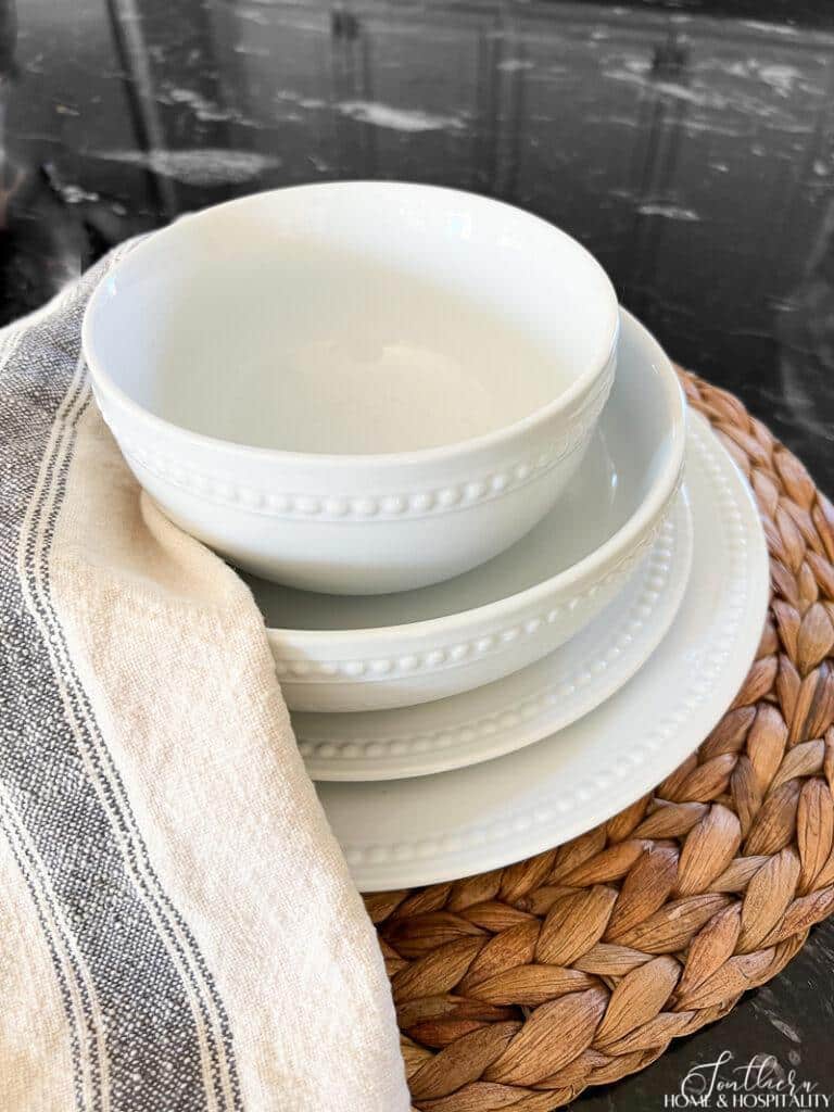 Everyday White by Fitz and Floyd Beaded 26 Ounce Soup Cereal Bowls, Set of 4