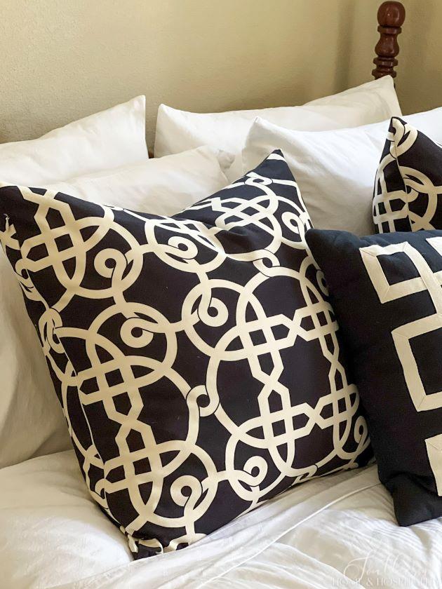 guest bedroom throw pillows