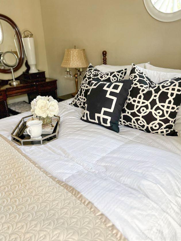 Guest Room Essentials You Need To Create a Delightful Experience 