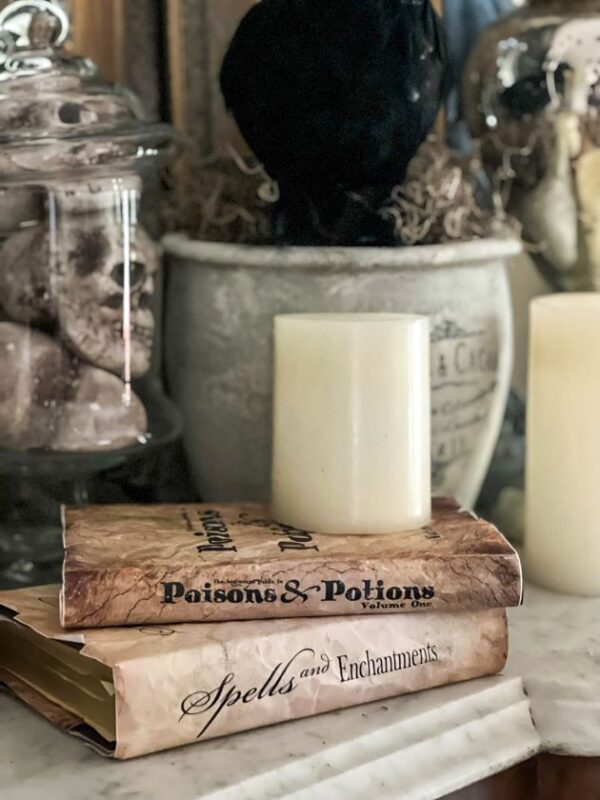 Southern Gothic Halloween Dining Room | Spooky Chic Tablescape Ideas
