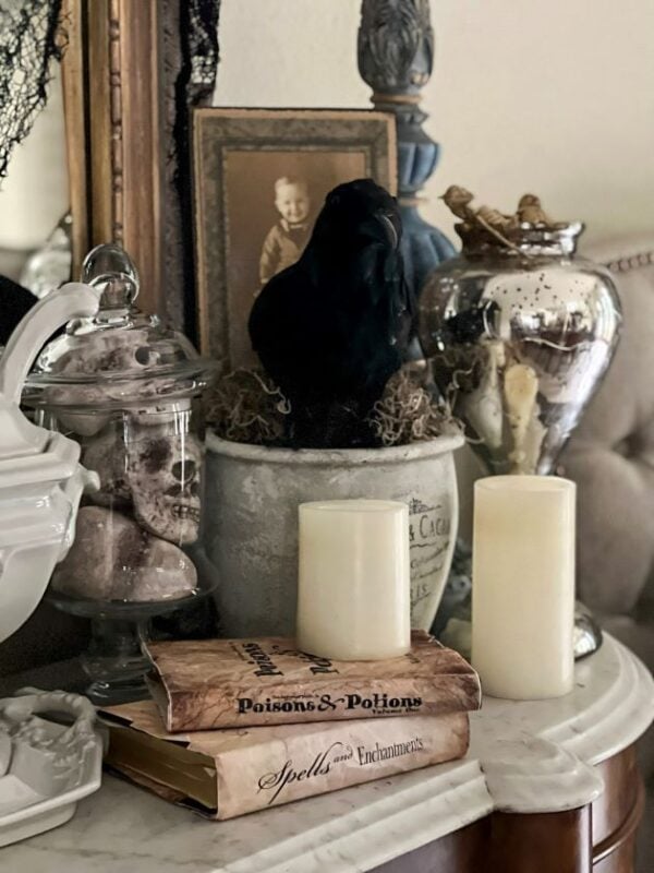 Southern Gothic Halloween Dining Room | Spooky Chic Tablescape Ideas