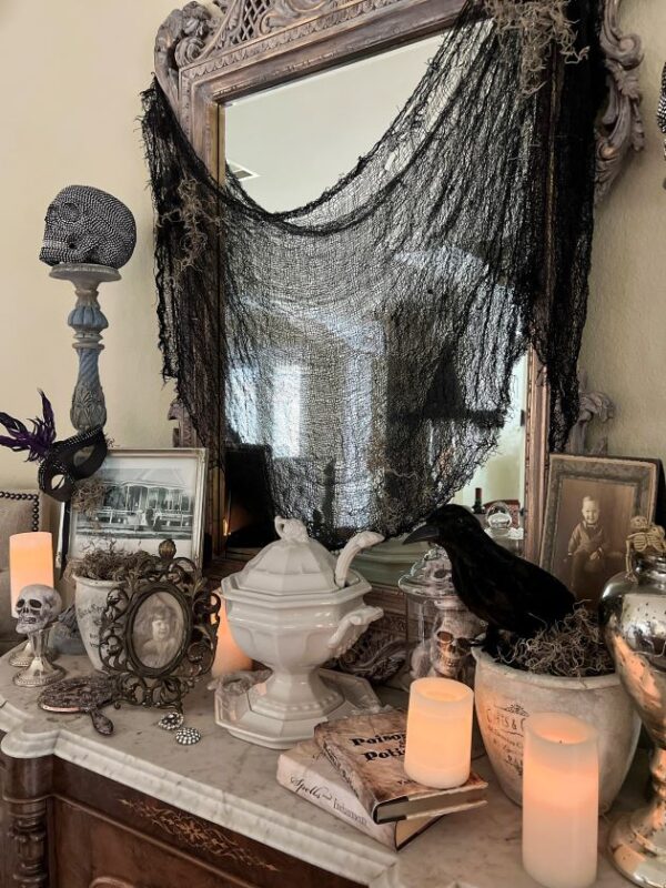 Southern Gothic Halloween Dining Room | Spooky Chic Tablescape Ideas