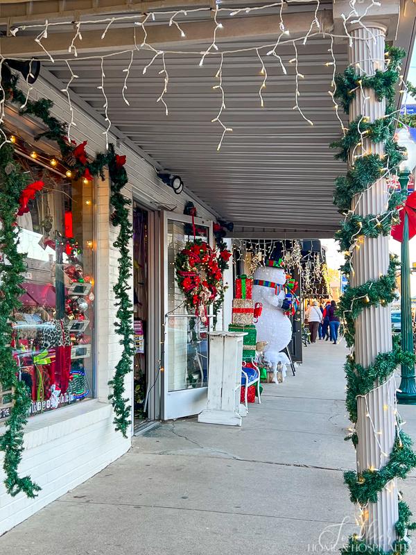 downtown Grapevine building decorated for the holidays