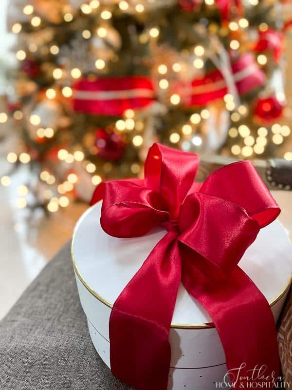 Amazon.com : JILLSON & ROBERTS 36-Count Medium Ribbon-Tie Gift Boxes, White  Matte with Black Ribbon : Health & Household