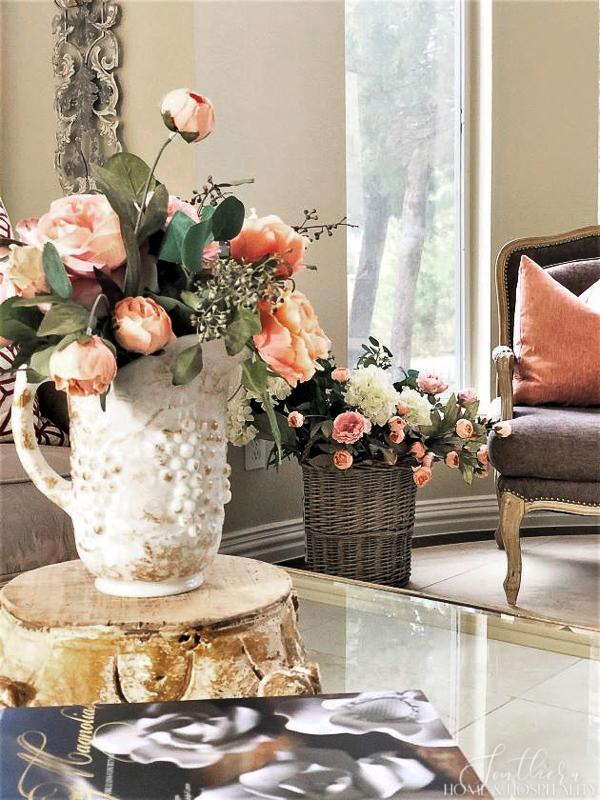 spring coffee table decorating with roses and white hydrangeas