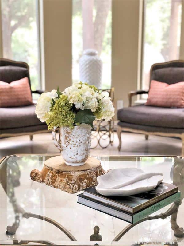 summer coffee table decorating with green and white hydrangeas