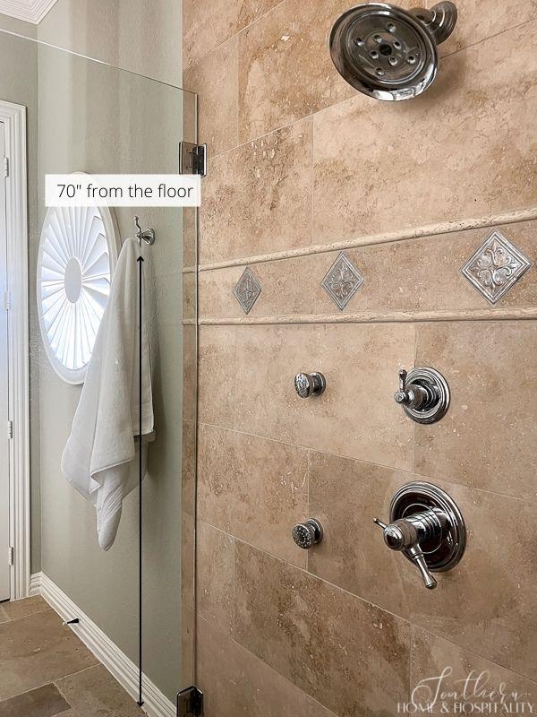 travertine shower with accent tile, robe hook