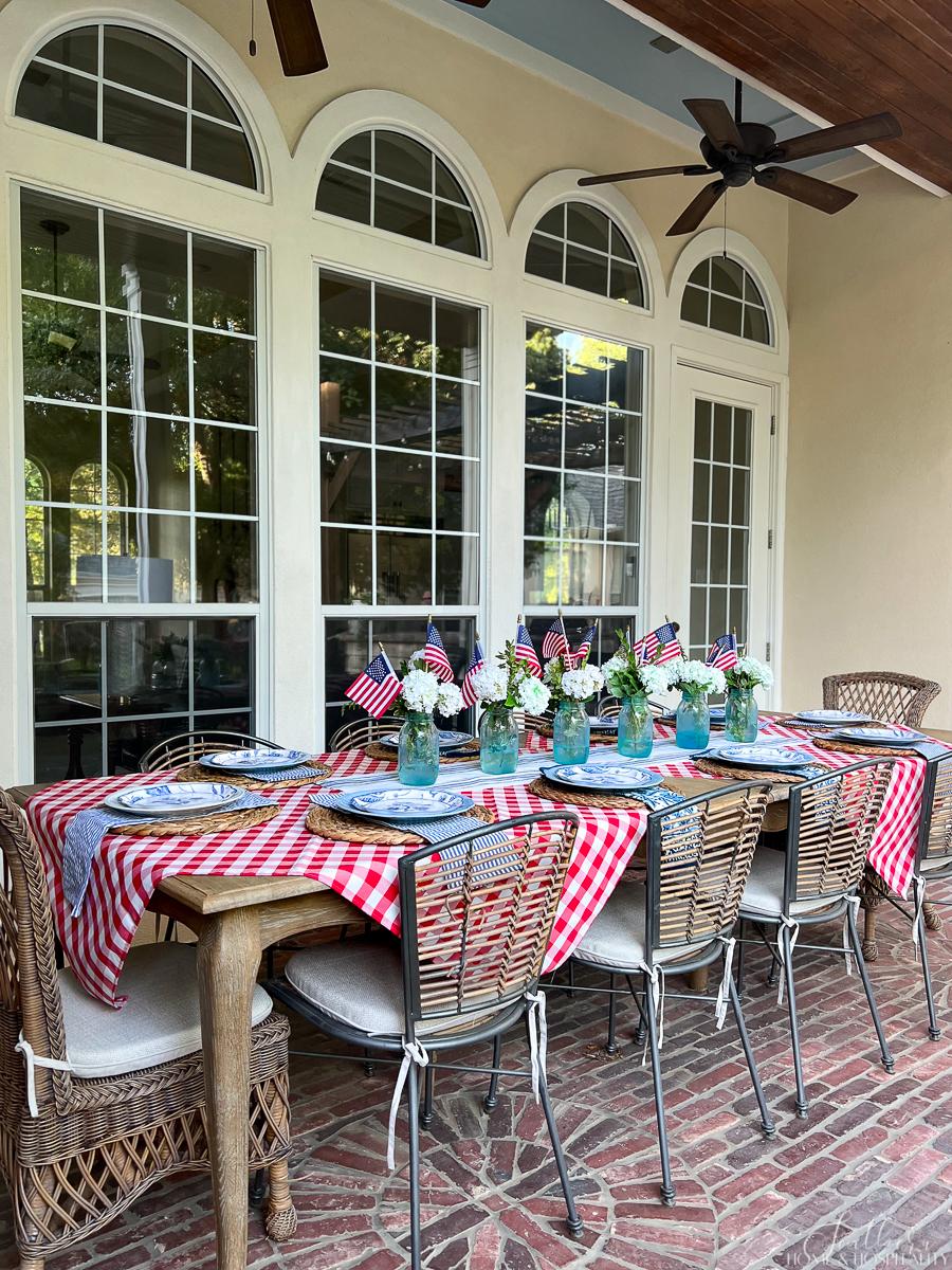 How to Create a Stylish and Sophisticated 4th of July Tablescape that ...