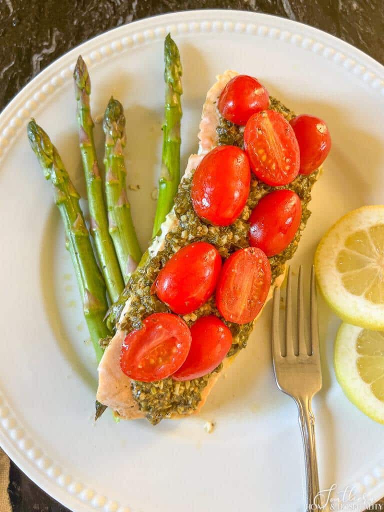 Pesto salmon with asparagus