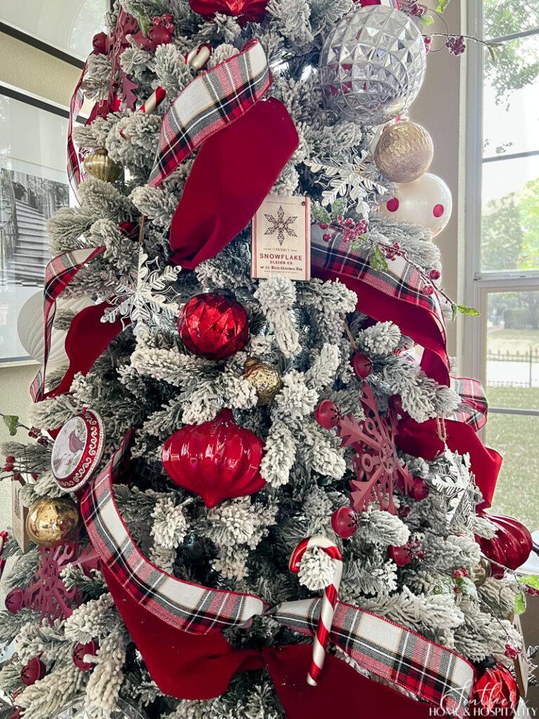 Deco mesh Christmas tree decor in red and gold. Simple and elegant