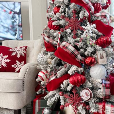 Cozy Christmas Plaid Kitchen and Family Room Decorating Ideas