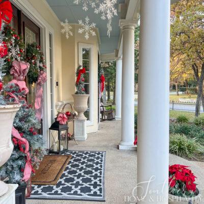 Easy Outdoor Christmas Decorations that Give You Big Bang for Your Budget