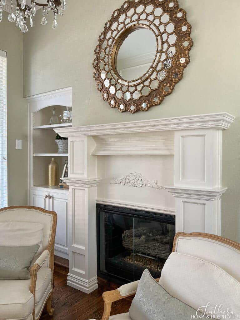 Traditional fireplace mantel with applique