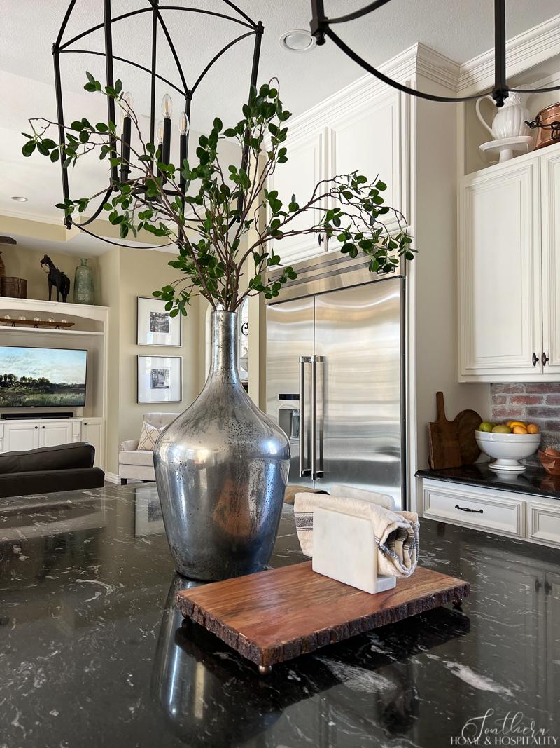 How to Decorate Between Seasons & Holidays – Year‑Round Home Refresh