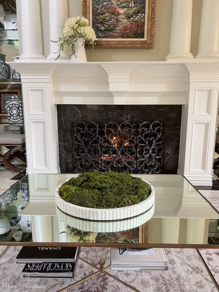 Moss tray for fall on mirrored gold coffee table