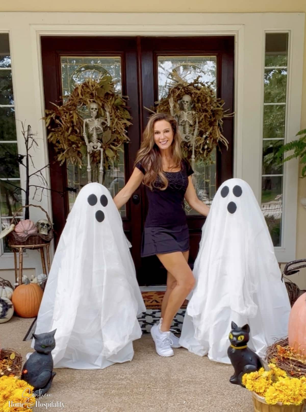 Easy DIY Tomato Cage Ghost: Large & Low Budget Halloween Decor