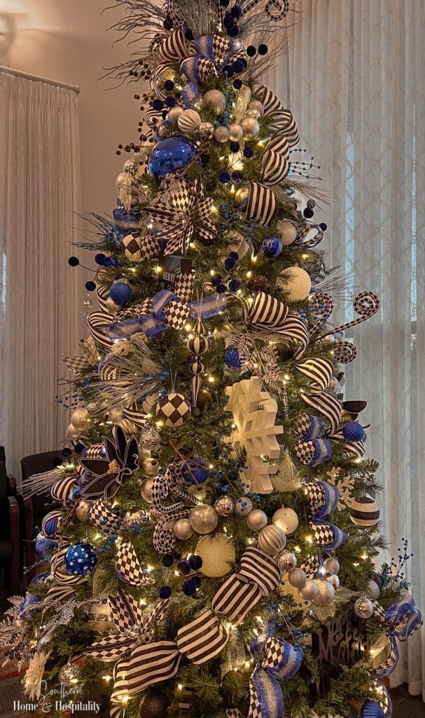 Blue and silver harlequin pattern tree theme