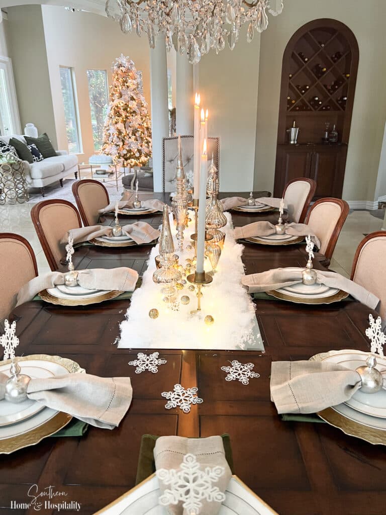 Snow theme gold and white tablescape