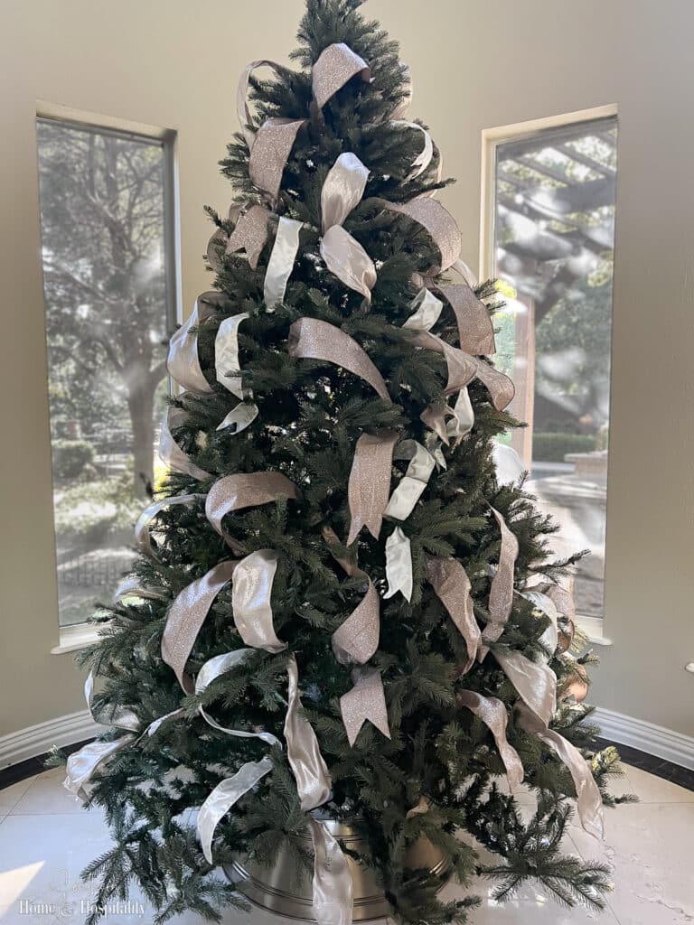 Gold and white ribbon on a green Christmas tree