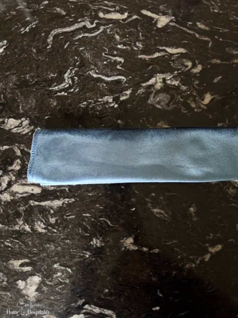 Folded napkin for bowtie