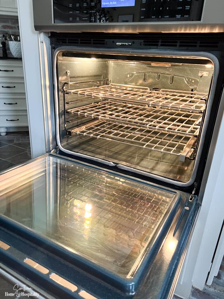 Electric oven after cleaning with baking soda and vinegar