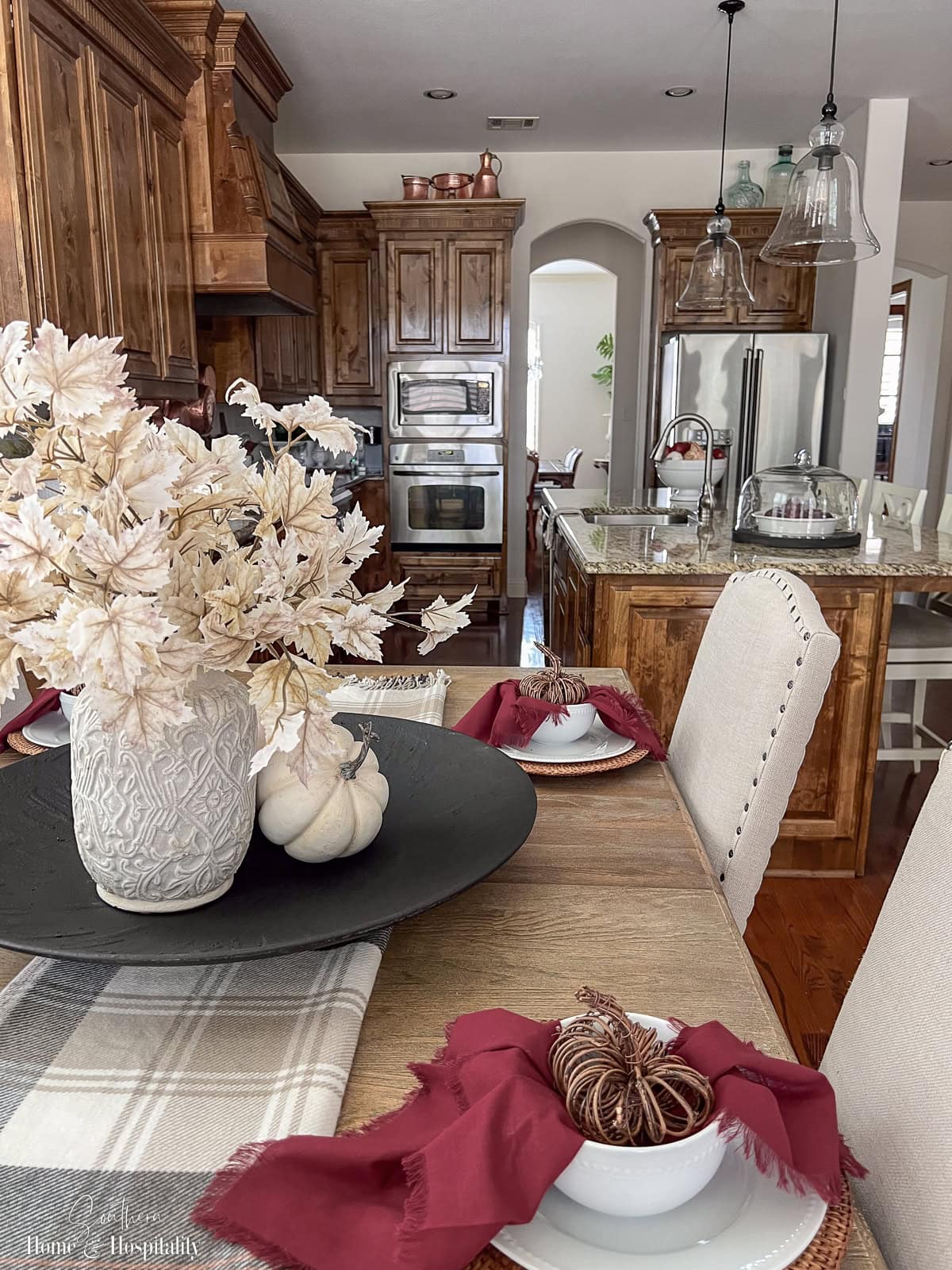 Fall Decorating Ideas With Moody Colors | Cozy & Sophisticated Autumn ...
