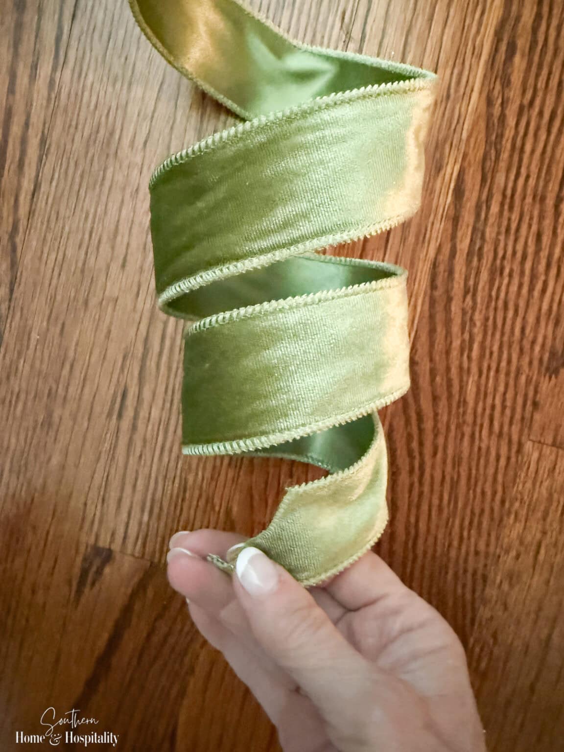 How to Put Ribbon on a Christmas Tree (Easy Step-by-Step Tutorial)