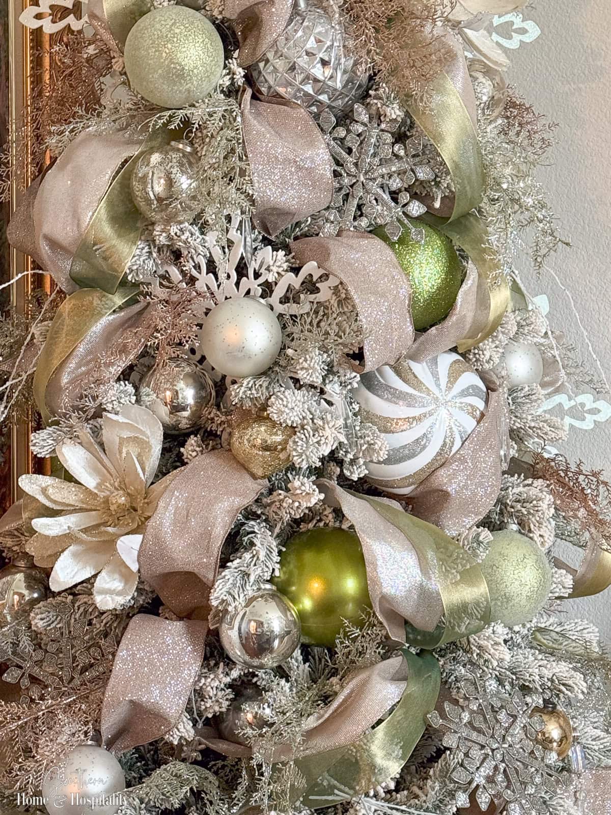 How to Decorate a Glam Silver and Gold Christmas Tree