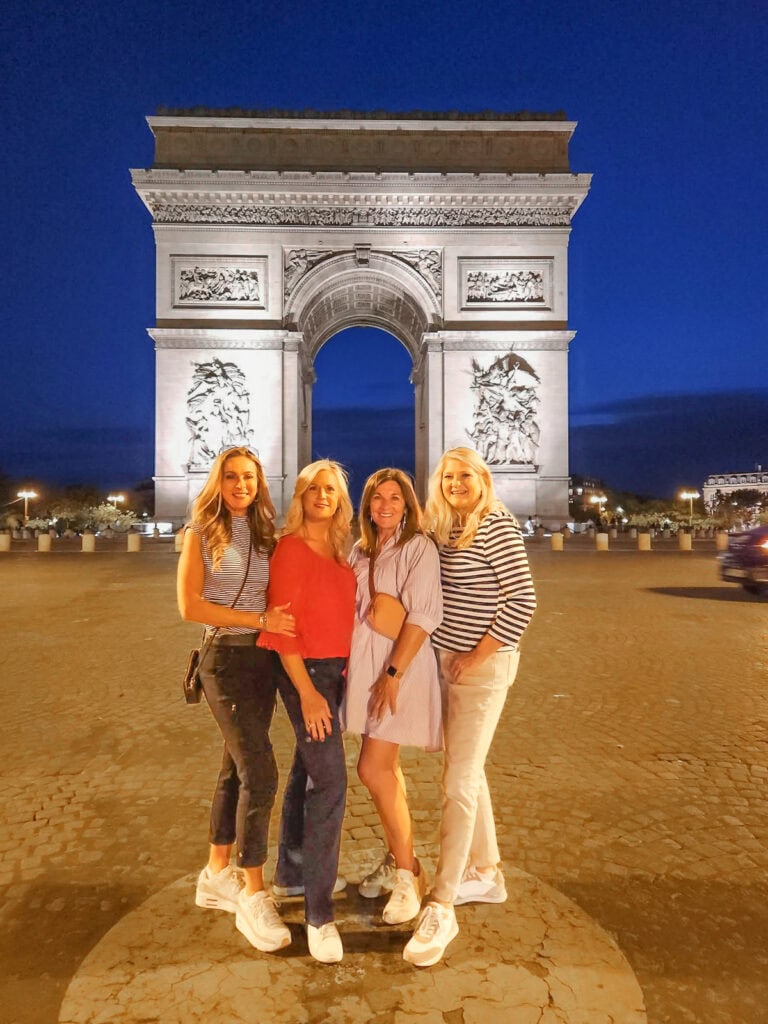 Friends in front of Arc de Triomphe