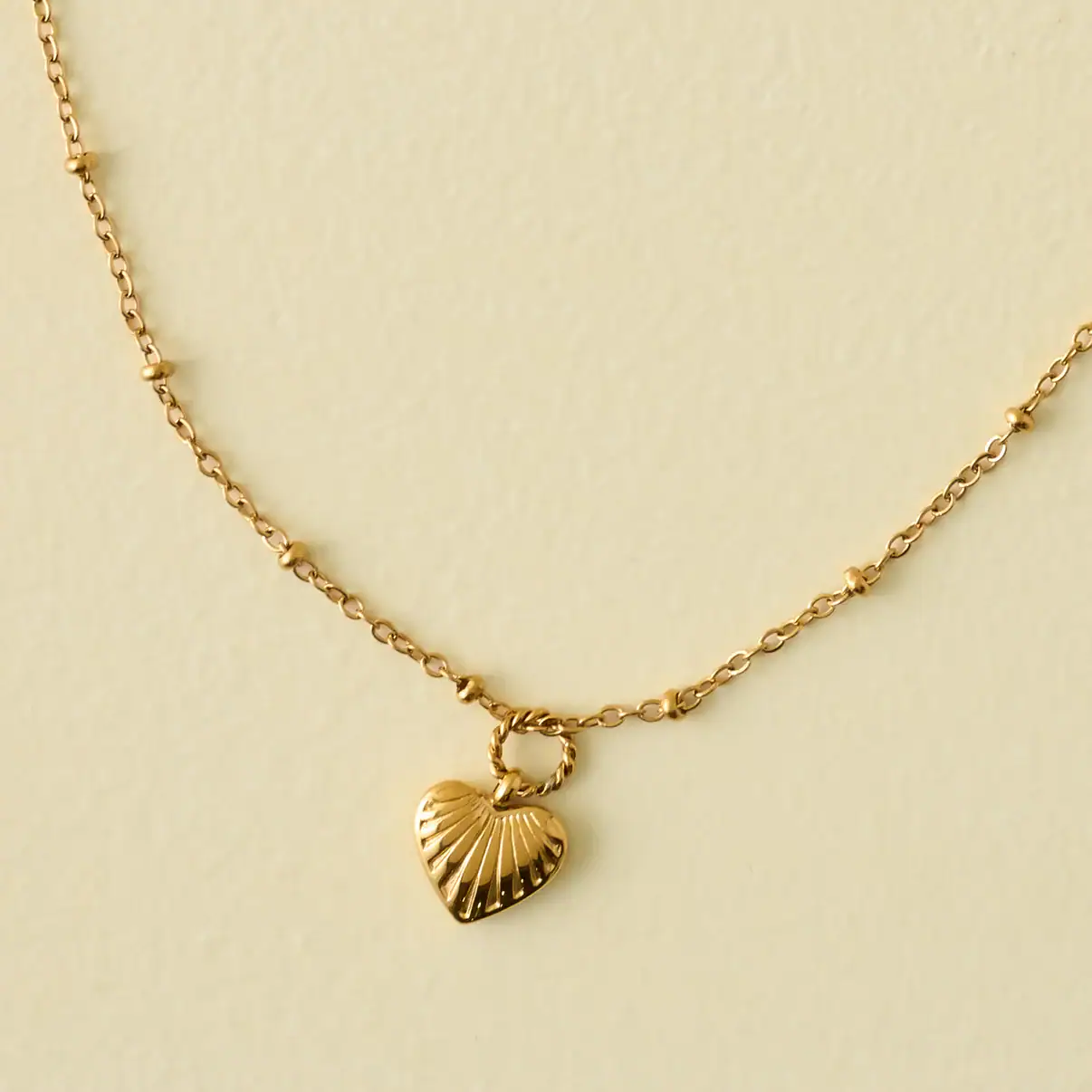 Heart pendant necklace