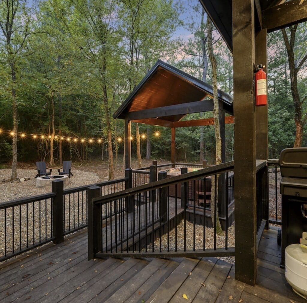 My Best Girl Cabin in Broken Bow - firepit and hot tub