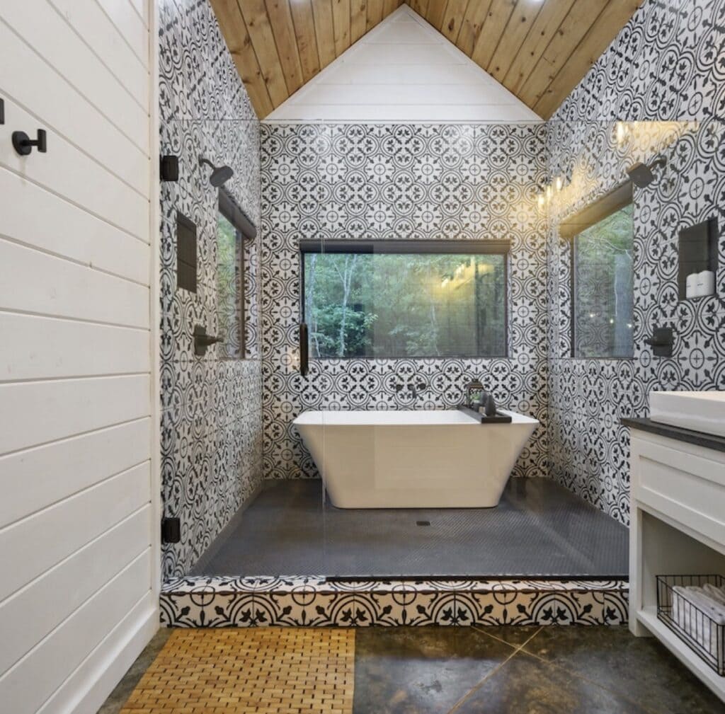 My Best Girl Cabin in Broken Bow - bathtub and shower