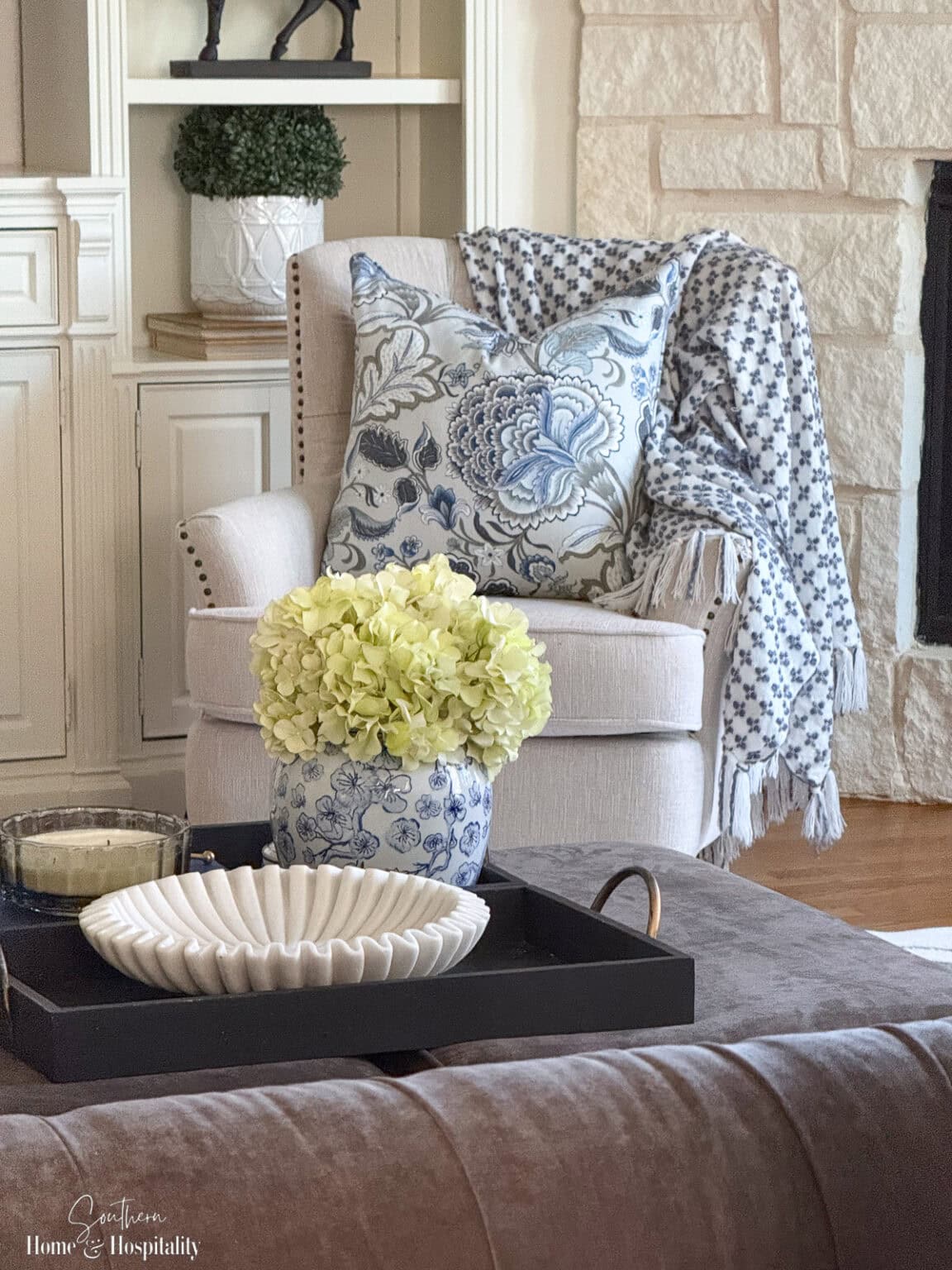 How to Arrange Furniture in a Small Living Room (Layout Ideas That Work)
