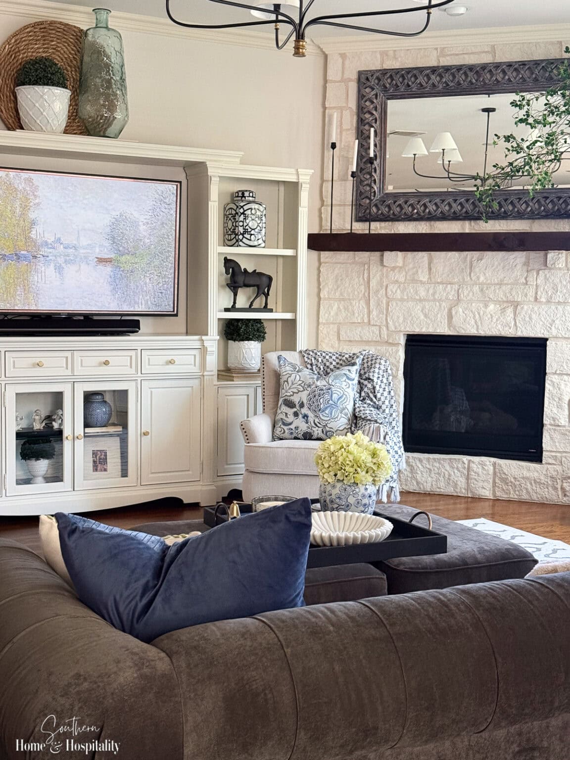 How to Arrange Furniture in a Small Living Room (Layout Ideas That Work)