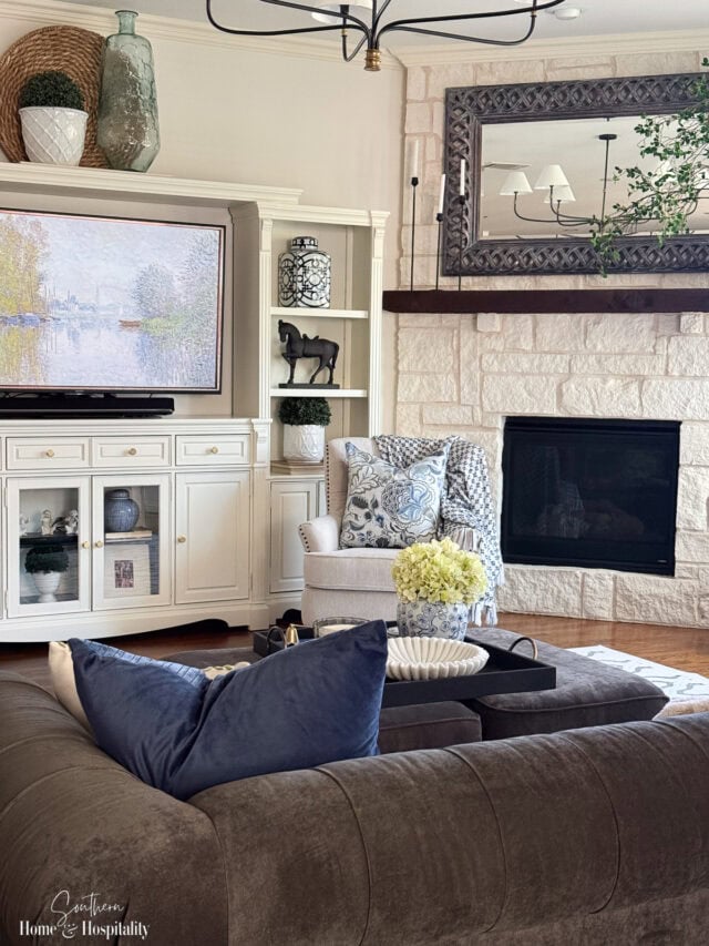 How to Arrange Furniture in a Small Living Room (Layout Ideas That Work)