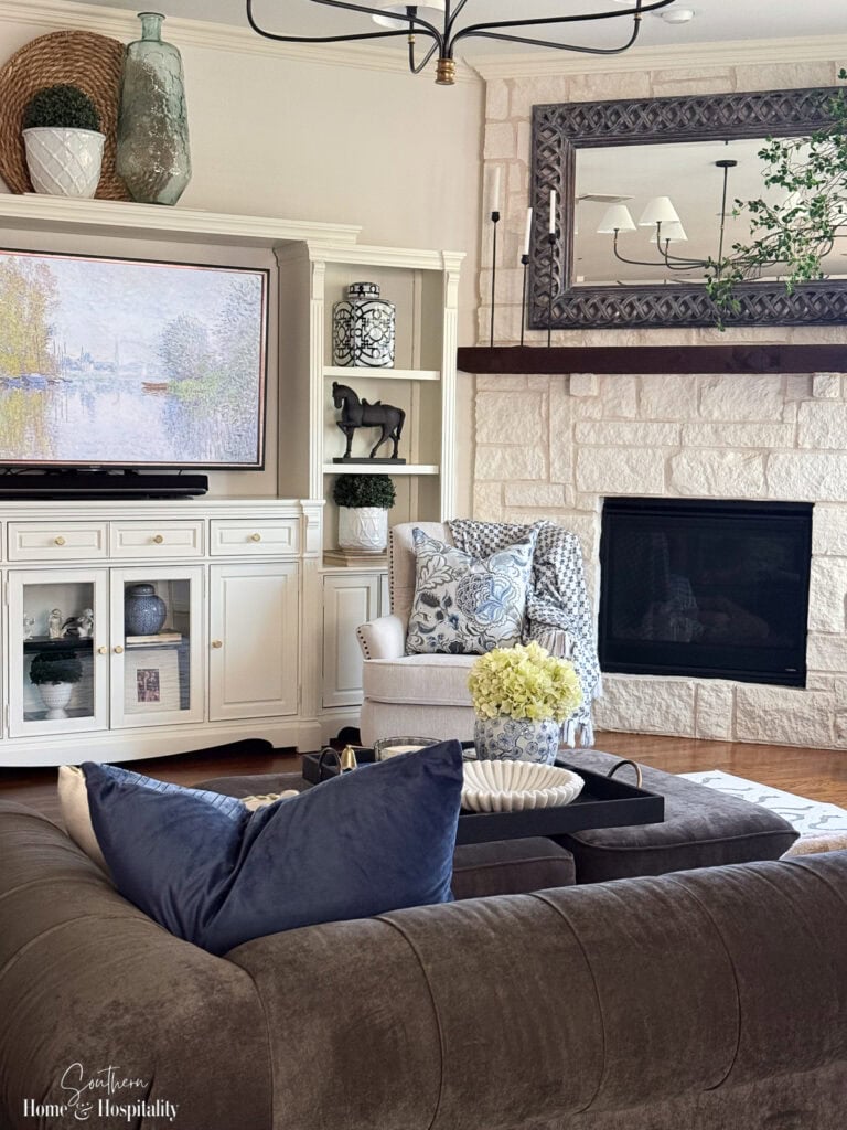 How to Arrange Furniture in a Small Living Room (Layout Ideas That Work)