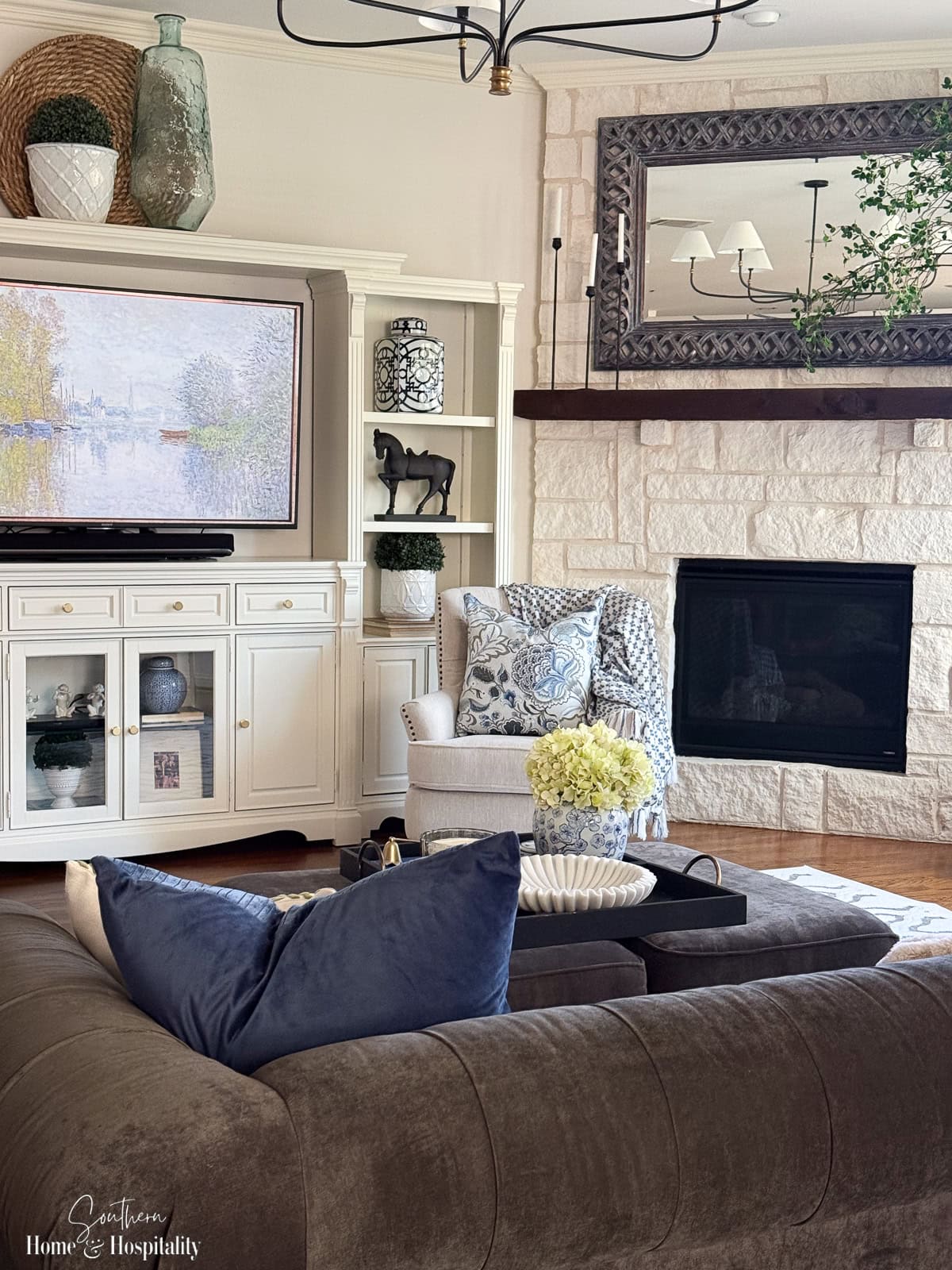 How to Arrange Furniture in a Small Living Room (Layout Ideas That Work)