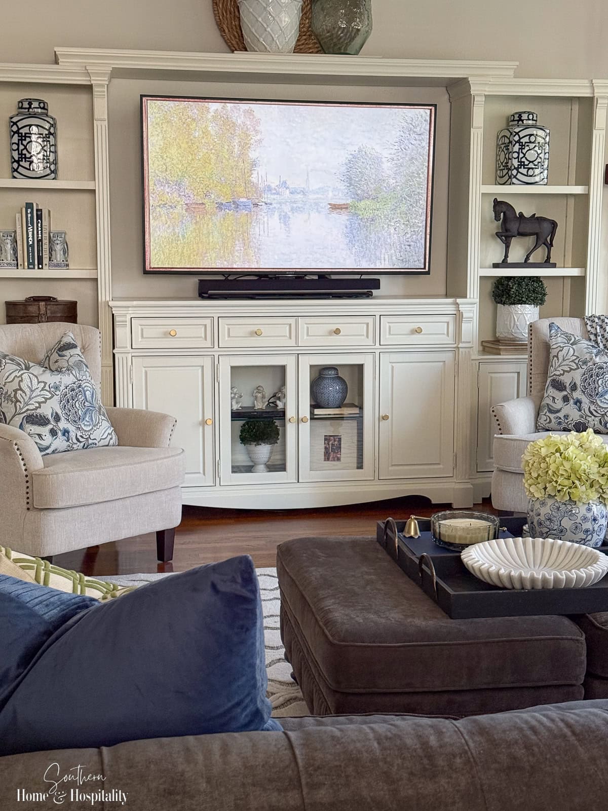 How to Arrange Furniture in a Small Living Room (Layout Ideas That Work)