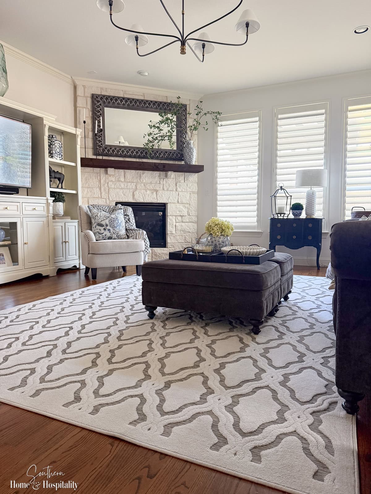 How to Arrange Furniture in a Small Living Room (Layout Ideas That Work)