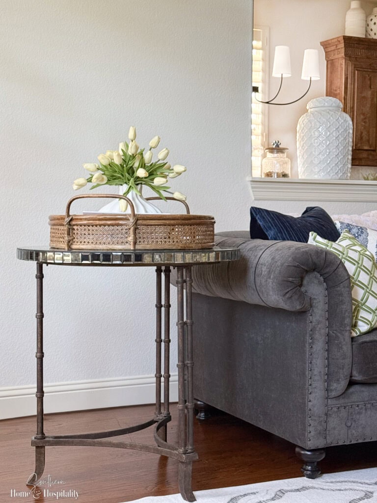 How to Arrange Furniture in a Small Living Room (Layout Ideas That Work)